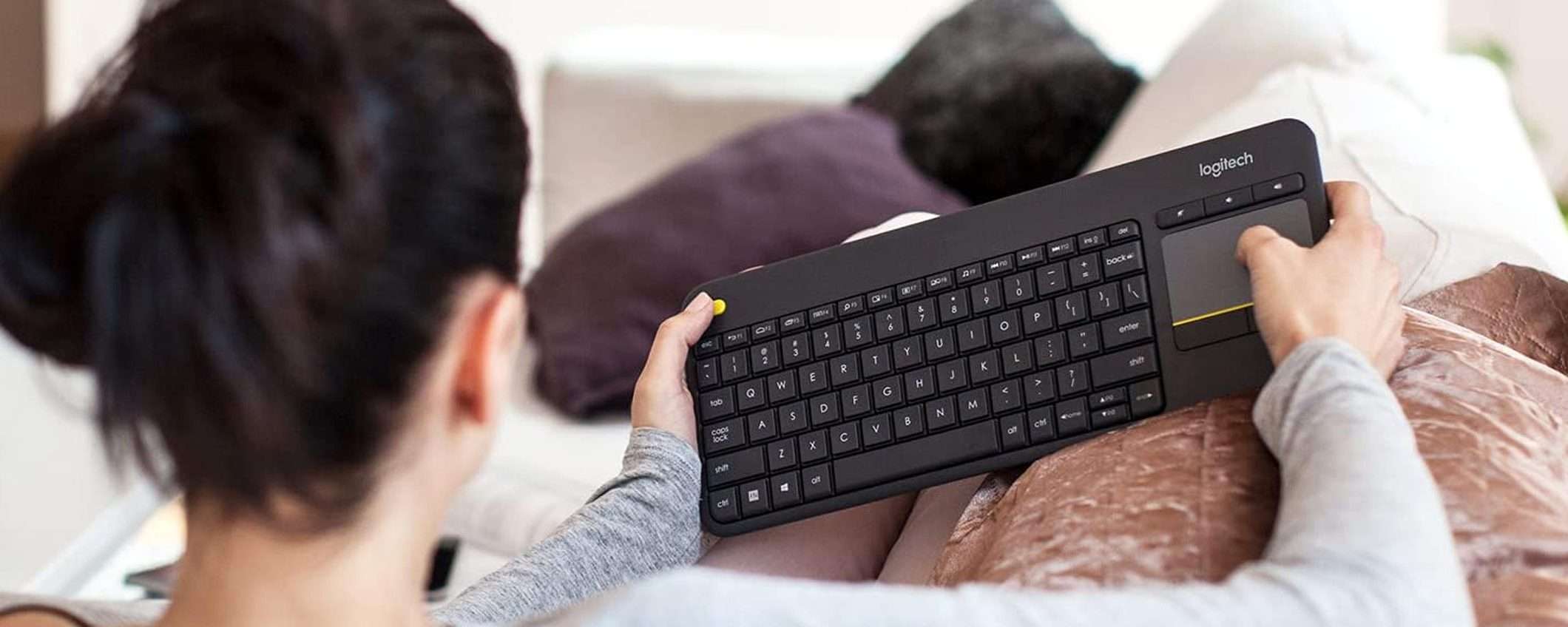 Logitech K400 Plus: -54% sulla tastiera wireless con touchpad