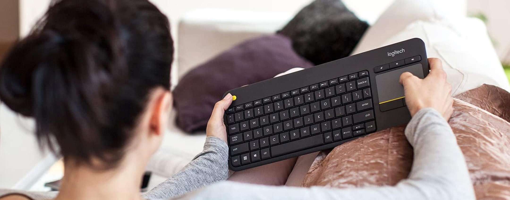 Logitech K400 Plus: -54% sulla tastiera wireless con touchpad