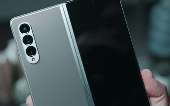 Samsung Galaxy Z Fold 6: nuovo design confermato da un cover