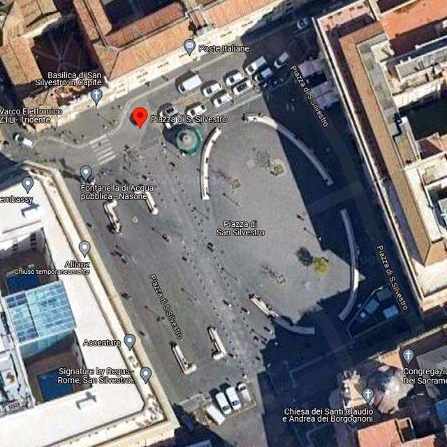 Piazza San Silvestro a Roma, vista dall'alto