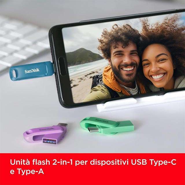 La pendrive della serie SanDisk Ultra Dual Drive Go con design 2-in-1, dotata di connettori USB-C e USB-A