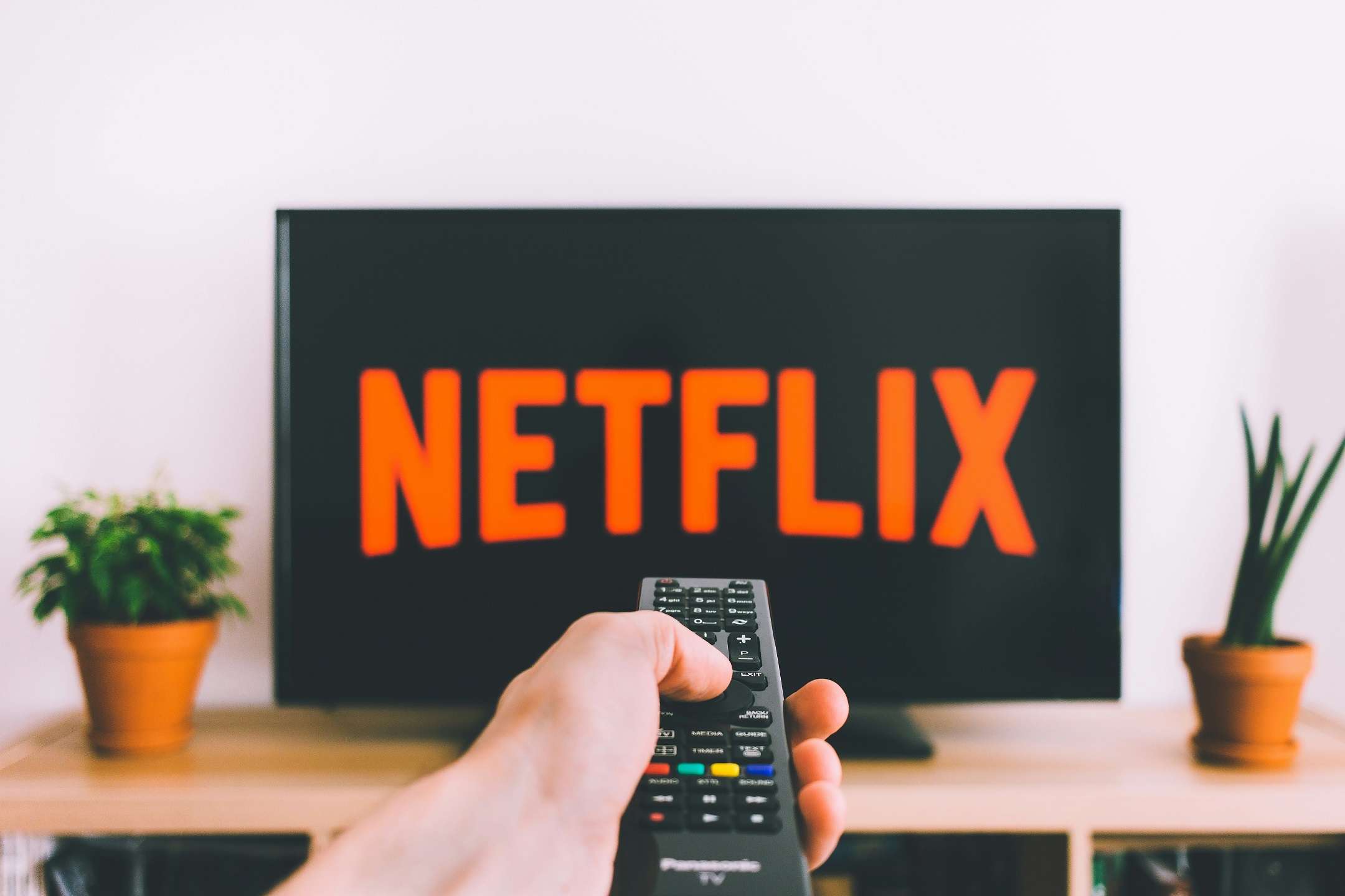 Sky con Netflix incluso e tanto sport: il prezzo è scontato per 18 mesi