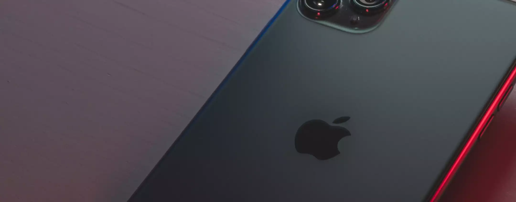 iPhone: modello pieghevole da 7,9″ con deisgn avvolgente