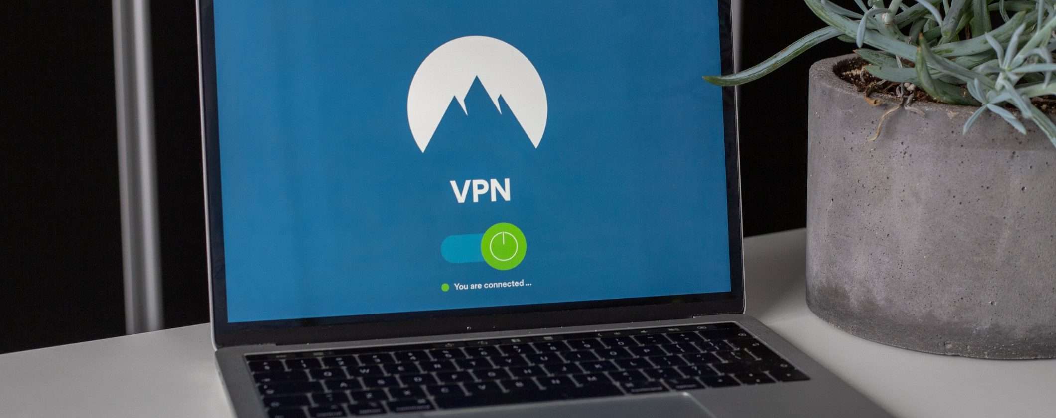 Server VPN virtuali vs fisici: differenze e impatto su sicurezza e prestazioni
