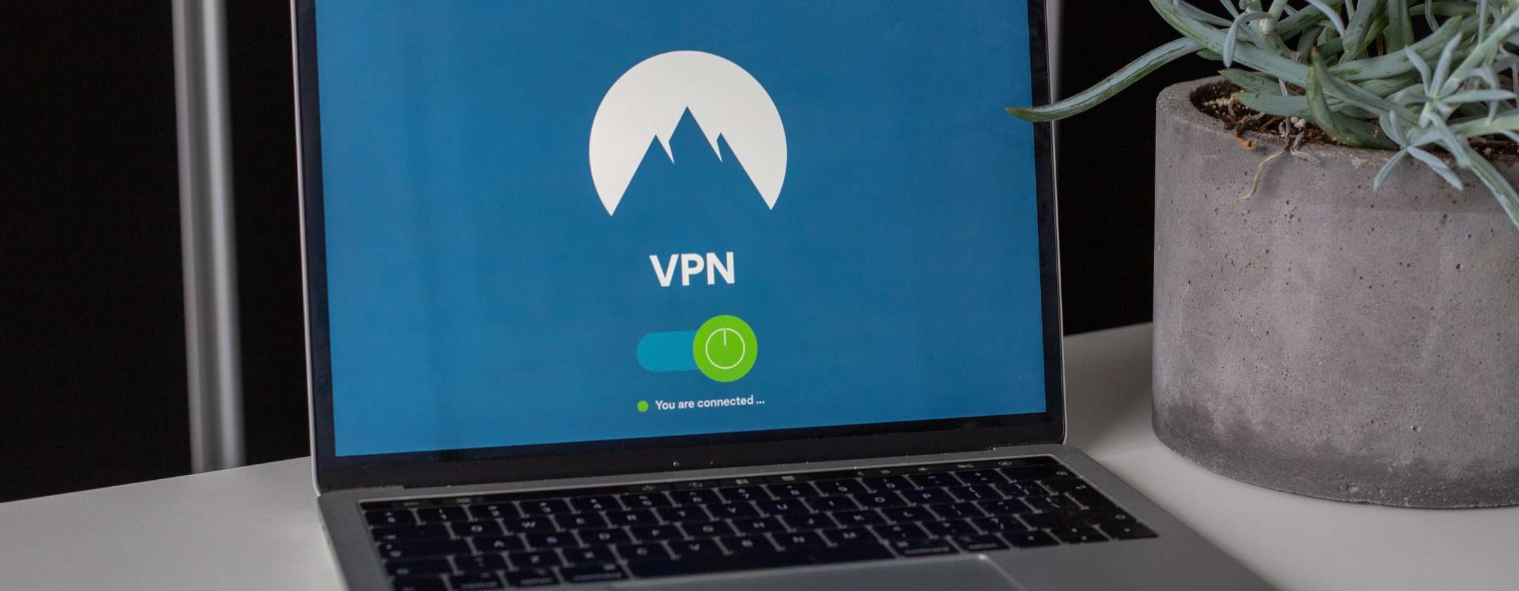 Server VPN virtuali vs fisici: differenze e impatto su sicurezza e prestazioni