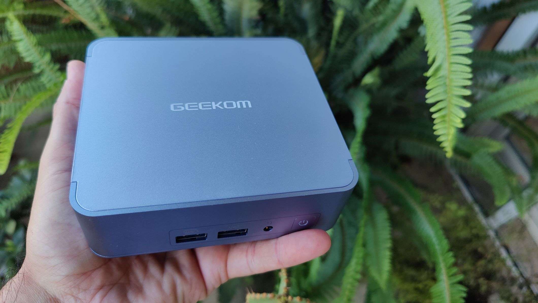 Geekom AX8 Pro: questo Mini PC non teme confronti con nessuno