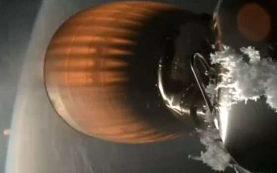 SpaceX Falcon 9 esplode in orbita, voli sospesi (update)