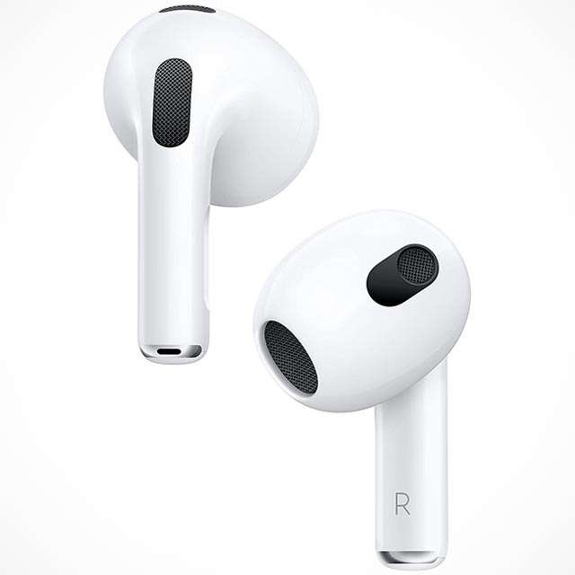 Gli auricolari wirelwss Apple AirPods di terza generazione con custodia di ricarica Lightning