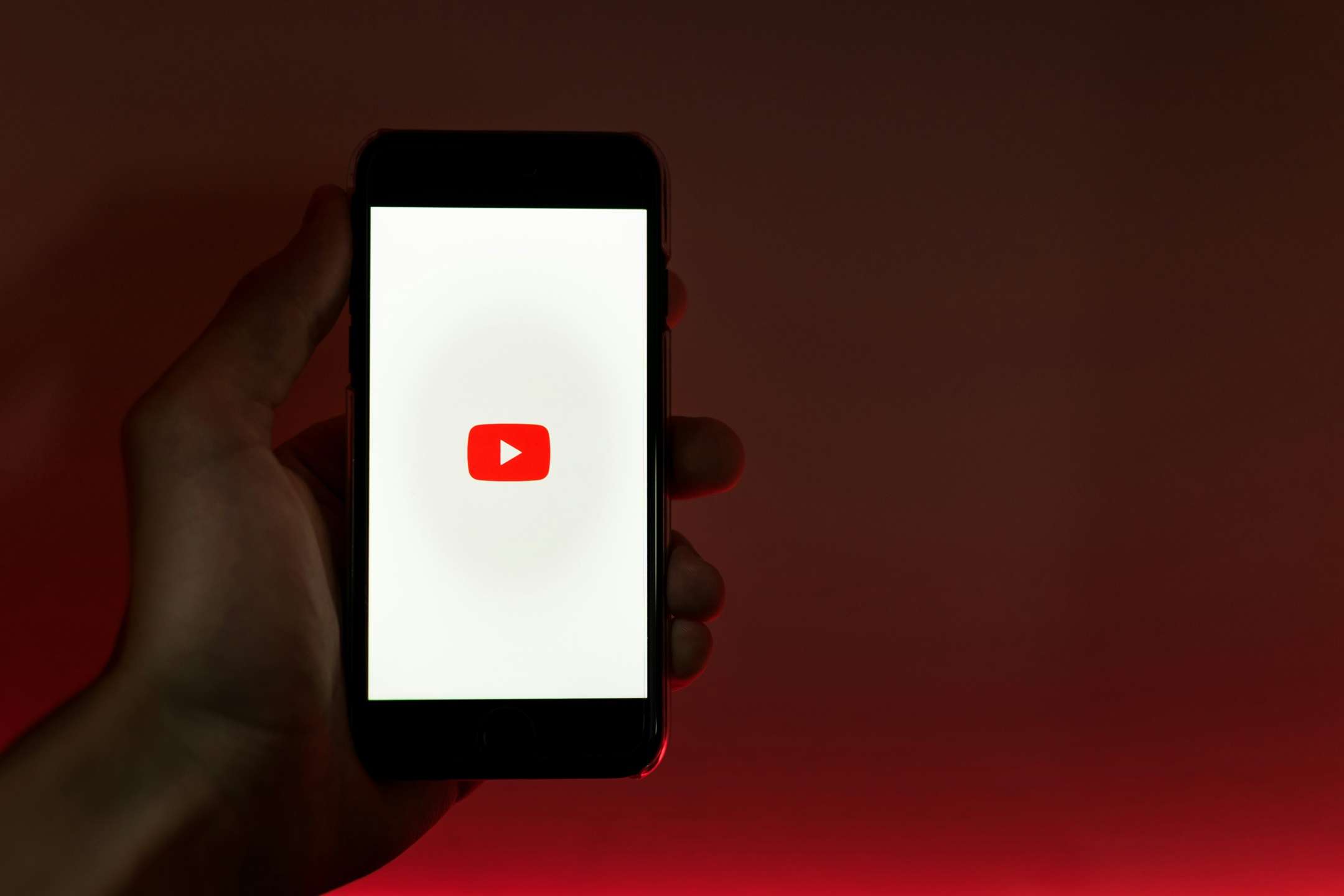 Come attivare YouTube Premium a 1 euro al mese: il trucco che fa risparmiare