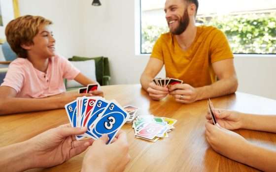 Carte UNO: colorate l'estate col divertimento spendendo solo 8€