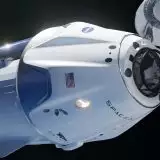 Astronauti della NASA bloccati accolgono la capsula di SpaceX