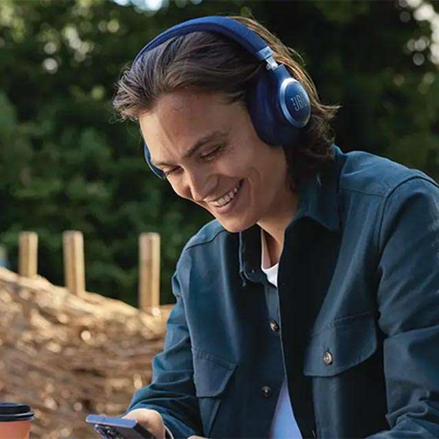 Le cuffie wireless over-ear JBL Live 770NC con cancellazione del rumore