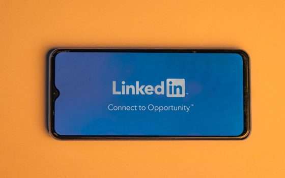 LinkedIn usa i dati degli utenti per l'addestramento dell'AI