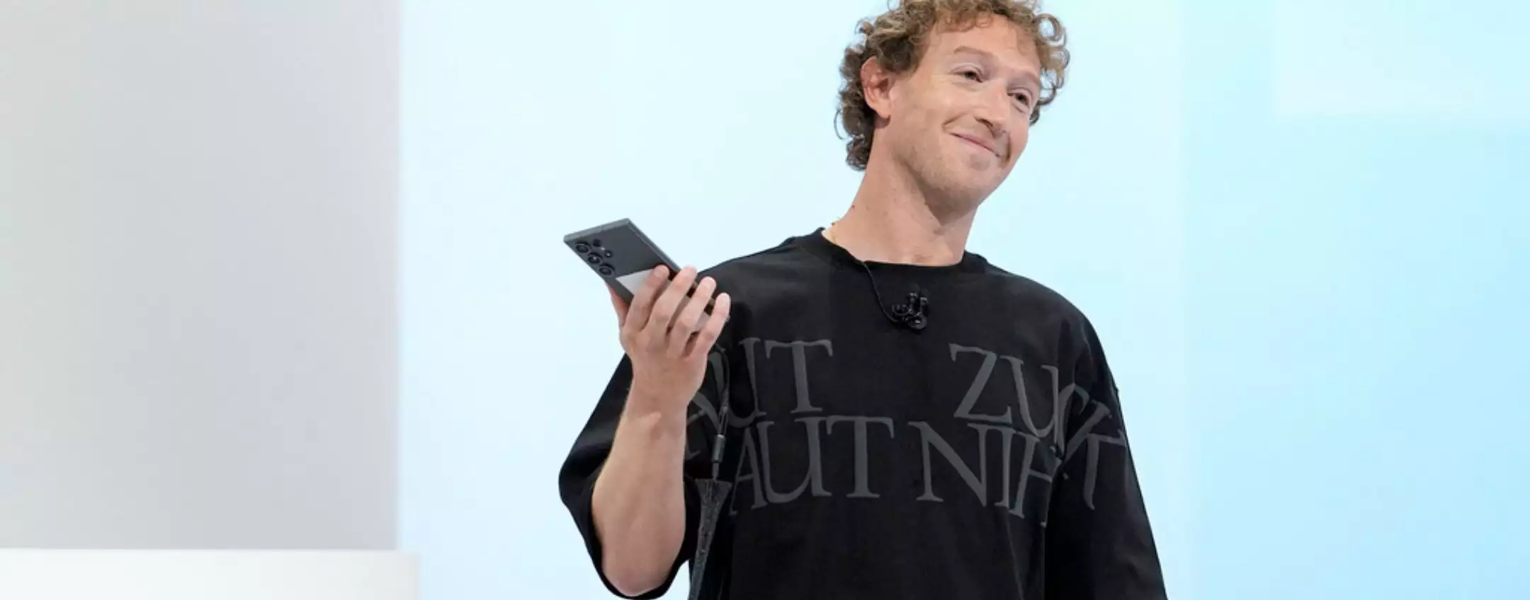 La maglietta di Zuckerberg e il motto latino: cosa significa?