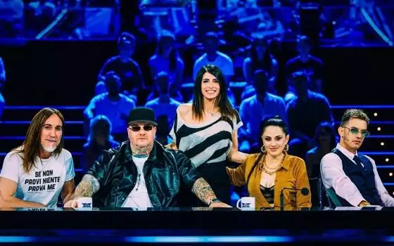 X Factor 2024: come vedere le puntate in streaming dall'estero (in diretta e in replica)