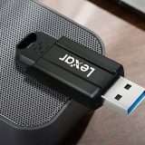 Pendrive 64 GB veloce a 7€ (sconto 53%): è Lexar JumpDrive S80