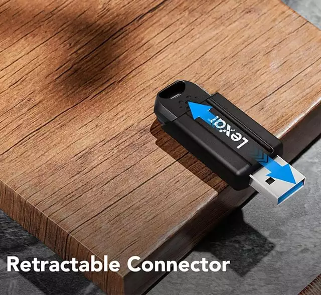 Il design della pendrive Lexar JumpDrive S80 con il connettore retrattile