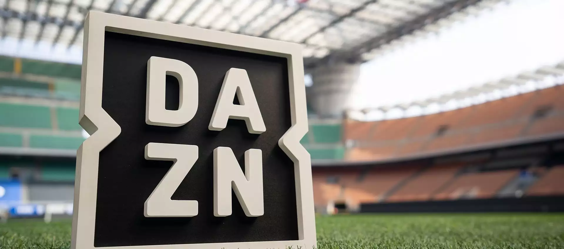 Milan - Juventus e tutta la Serie A da 14,90 €/mese per il Black Friday di DAZN