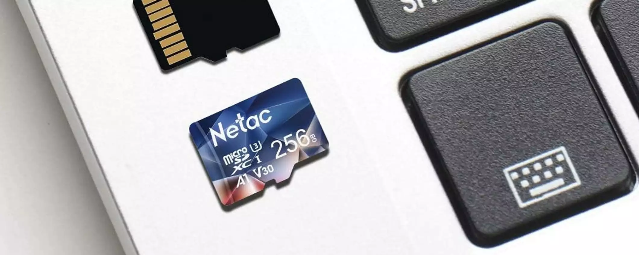 MINIMO STORICO per la microSD da 256 GB di Netac: l'offerta