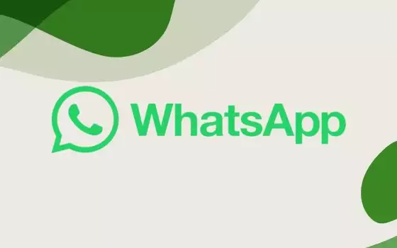 WhatsApp, si potrà aggiungere un messaggio ai contenuti inoltrati