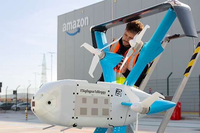 Il drone di Amazon per le consegne, test in Abruzzo