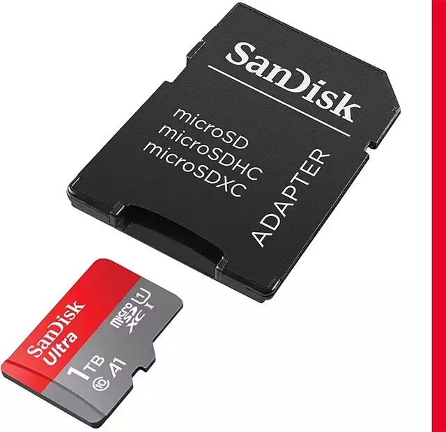 La scheda microSD da 1 TB della gamma SanDisk Ultra con l'adattatore SD incluso