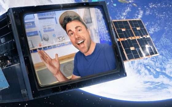 Ex ingegnere NASA crea satellite per scattare selfie dallo spazio