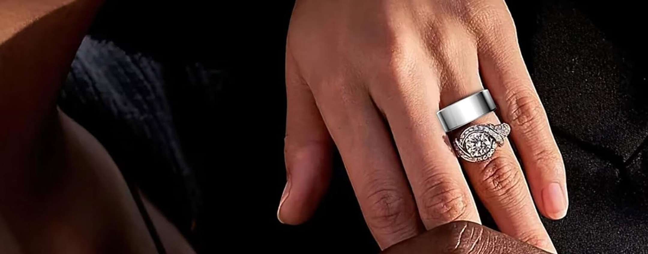 Smart ring a 39€ (minimo storico): elegante e multifunzione