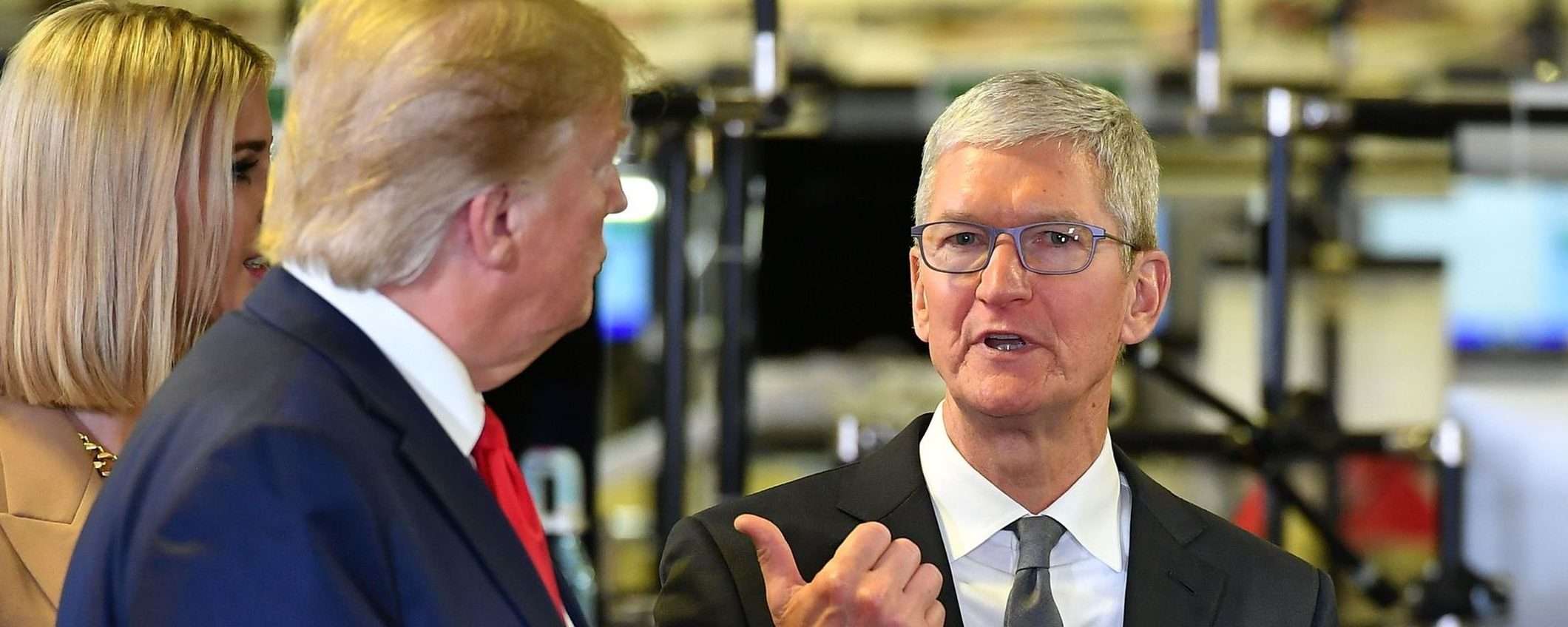 Tim Cook dona un milione di dollari a Trump