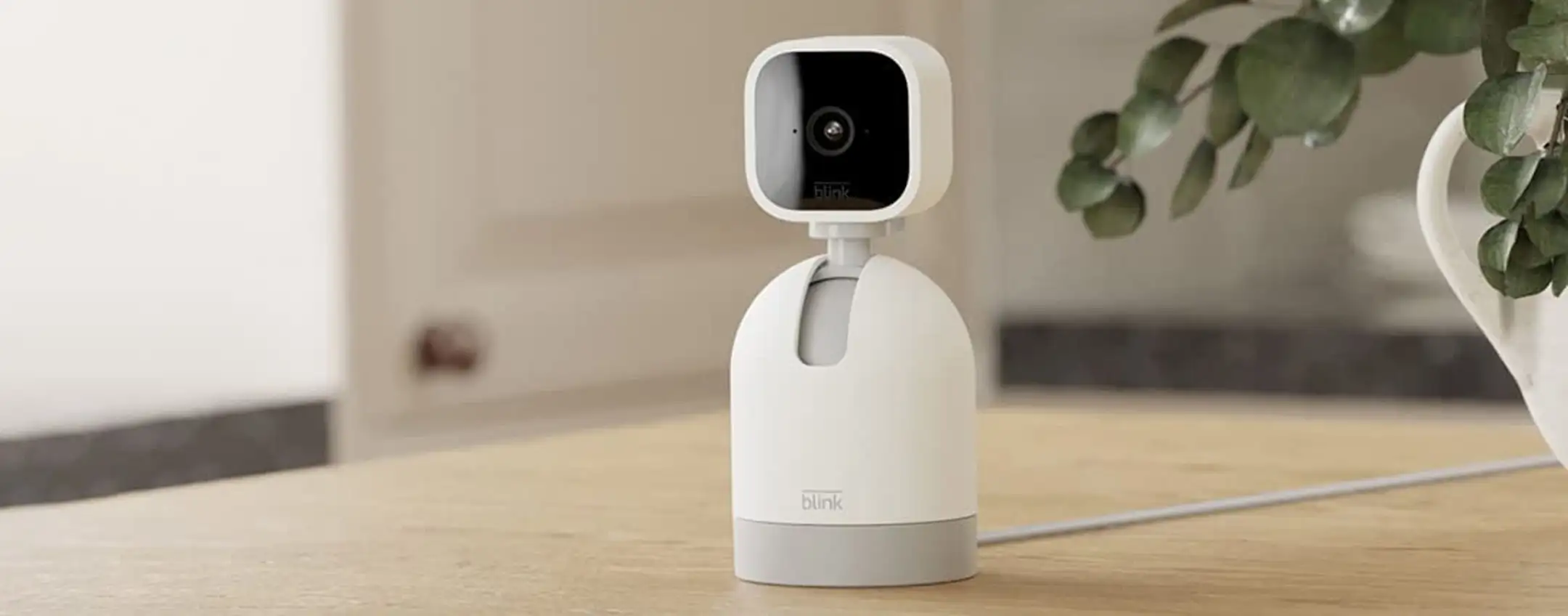 Proteggi la tua casa con Blink Mini Pan-Tilt Camera: oggi a -43%